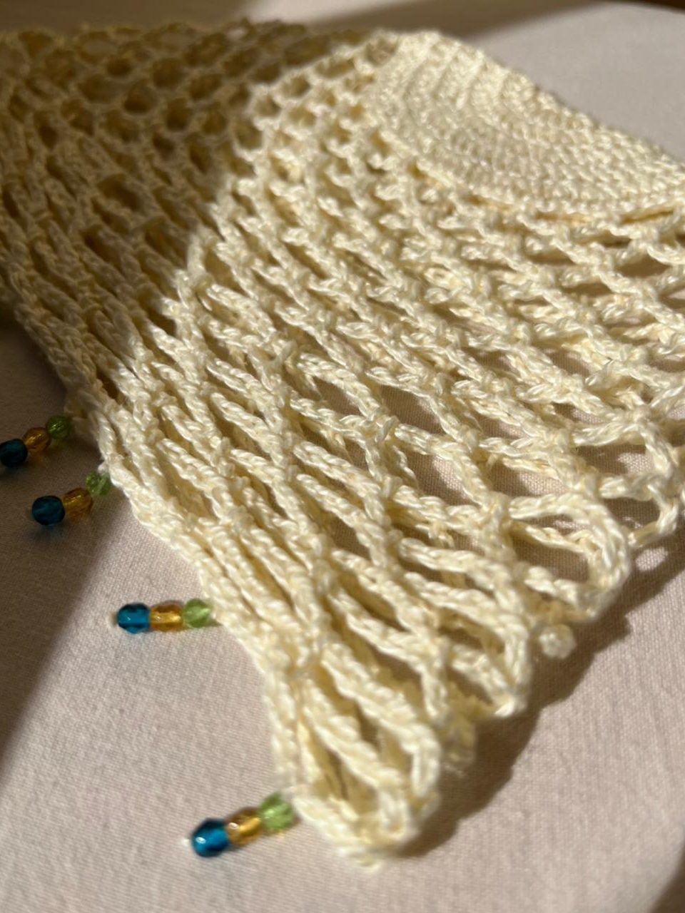 Headpiece de crochê com franja de miçangas, peça sob medida